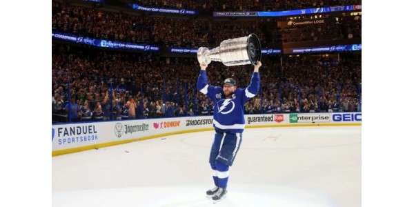 Tampa Bay Lightning voitti Stanley Cupin mestaruuden vuonna 2021 Tampa Bay Lightning voitti Stanley Cupin mestaruuden vuonna 2021