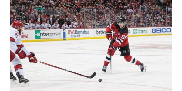 New Jersey Devils 3-0 Carolina Hurricanes, Vanecek torjui 32